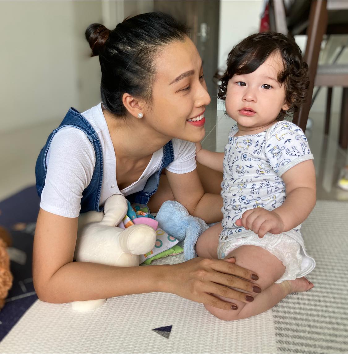 MC Hoàng Oanh xác nhận đang làm thủ tục ly hôn chồng Tây: Không còn là vợ chồng nhưng vẫn là gia đình MC Hoàng Oanh xác nhận đang làm thủ tục ly hôn chồng Tây: Không còn là vợ chồng nhưng vẫn là gia đình