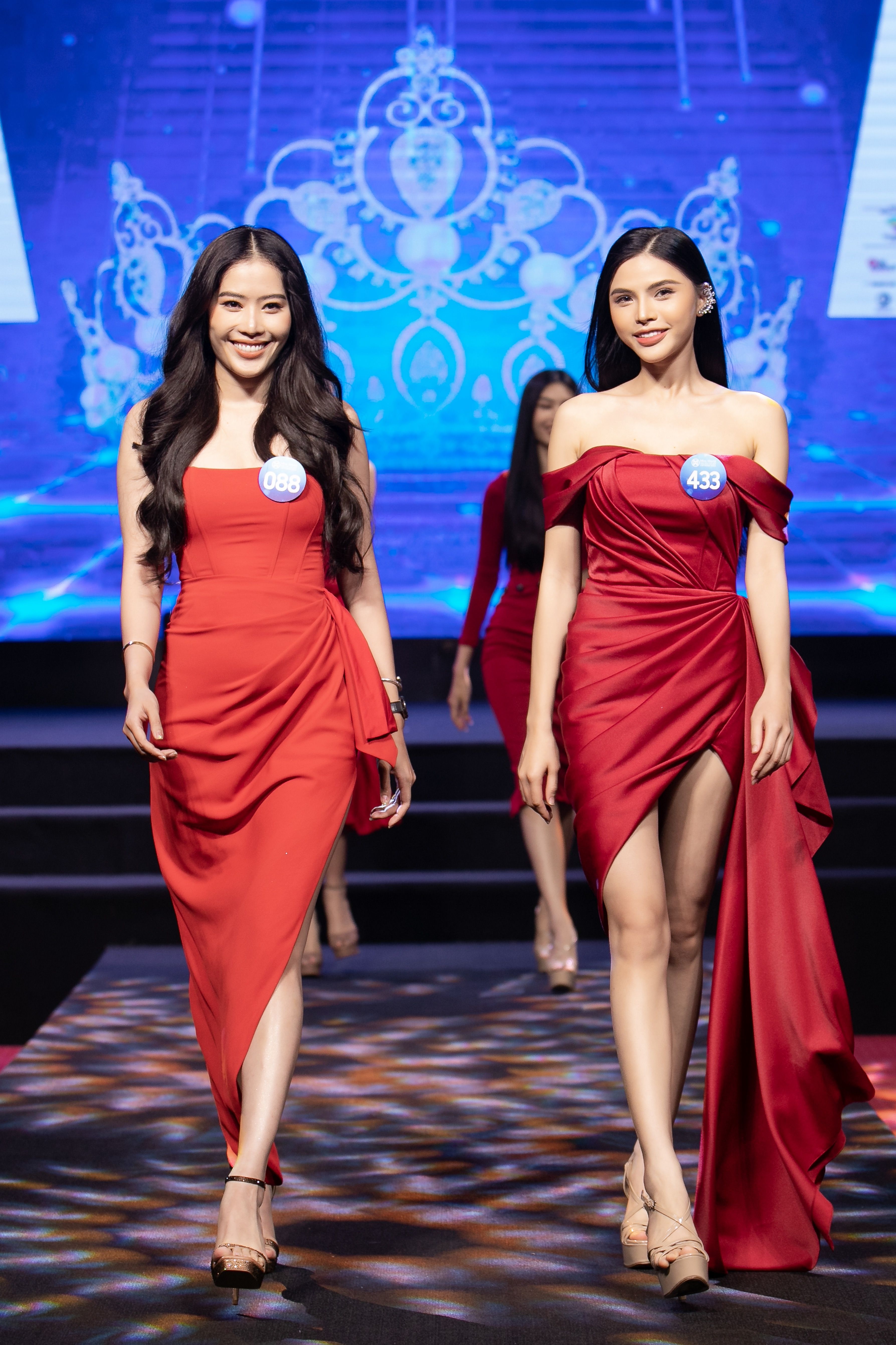 Chung khảo toàn quốc Miss World Vietnam 2022: Nam Em lộ vóc dáng mũm mĩm, liệu có đọ lại dàn mỹ nhân trẻ?