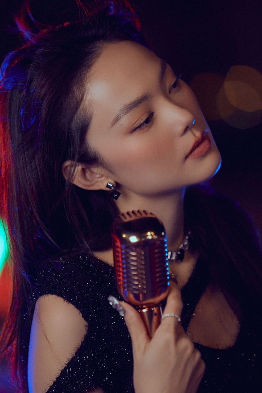 Minh Hằng thường thức trắng đêm để chuẩn bị đám cưới với bạn trai đại gia, lễ cưới sẽ được tổ chức riêng tư Minh Hằng thường thức trắng đêm để chuẩn bị đám cưới với bạn trai đại gia, lễ cưới sẽ được tổ chức riêng tư