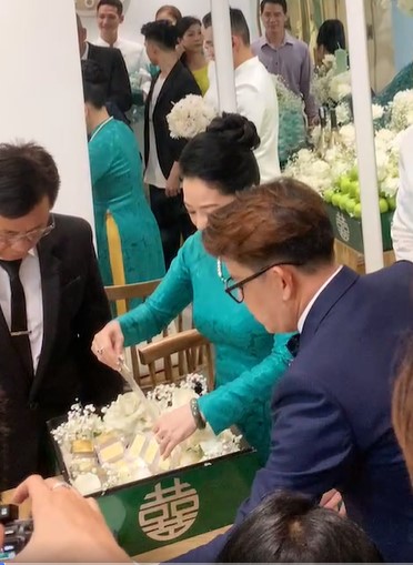 Đám cưới Phương Trinh Jolie - Lý Bình: Mẹ chồng tặng 88 lượng vàng, sương sương bộ trang sức dát toàn hột xoàn