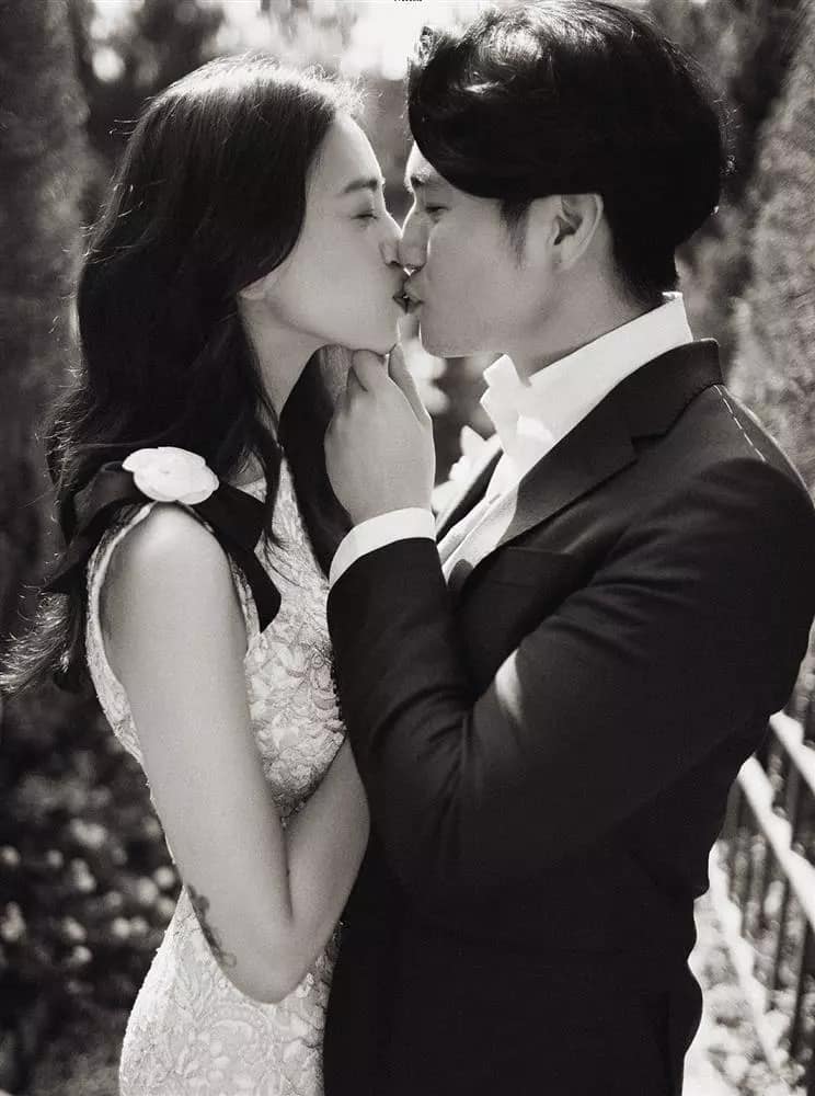 Ngô Thanh Vân và Huy Trần lần đầu tung ảnh khóa môi cực ngọt ngào, tung trọn ảnh cưới full HD