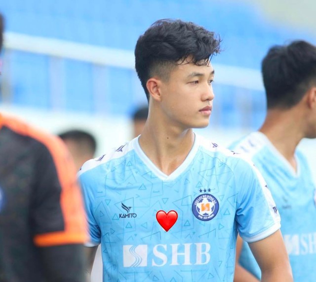 'Sốc visual' với dàn hot boy sân cỏ tuyển U23 Việt Nam: Nhan sắc cực phẩm, tài năng vượt trội - ảnh 4