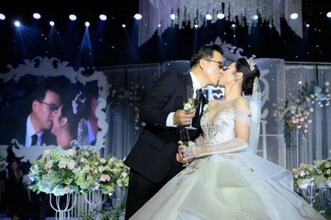 Thắng Ngô trong đám cưới với Hà Thanh Xuân.