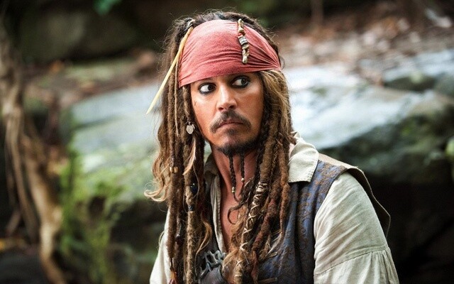 Tạo hình của Johnny Depp trong vai cướp biển.