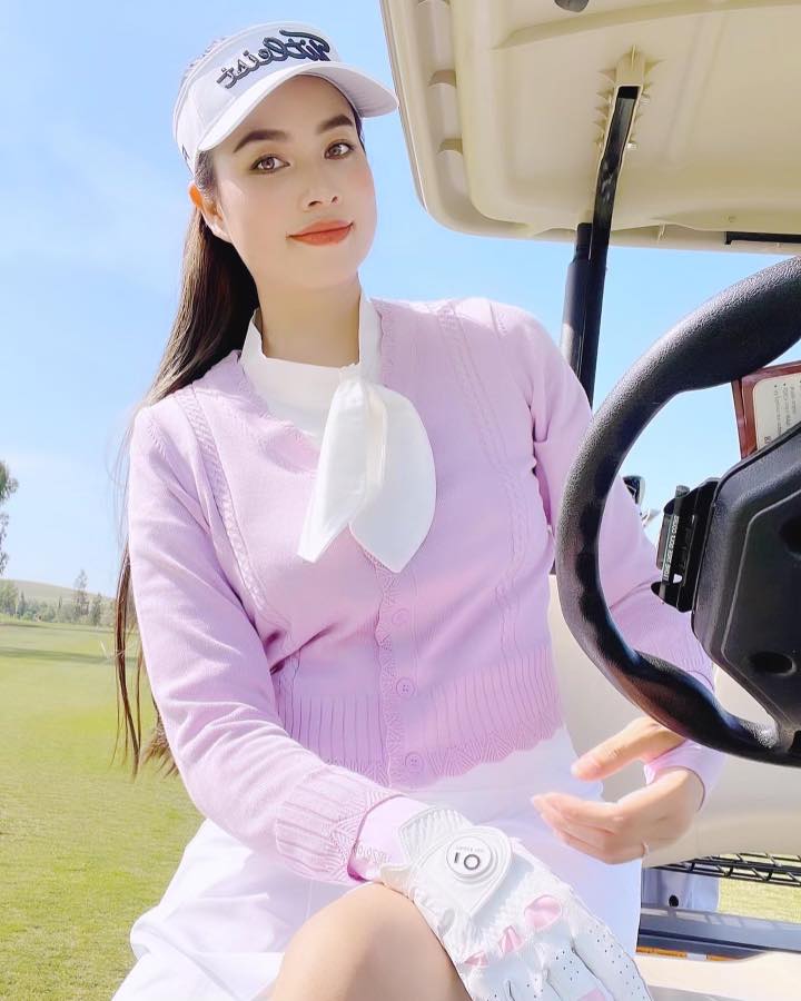 Phạm Hương bất ngờ tiết lộ lý do về Việt Nam, ngầm làm rõ tin đồn làm giám khảo HHHVVN 2022 Phạm Hương bất ngờ tiết lộ lý do về Việt Nam, ngầm làm rõ tin đồn làm giám khảo HHHVVN 2022