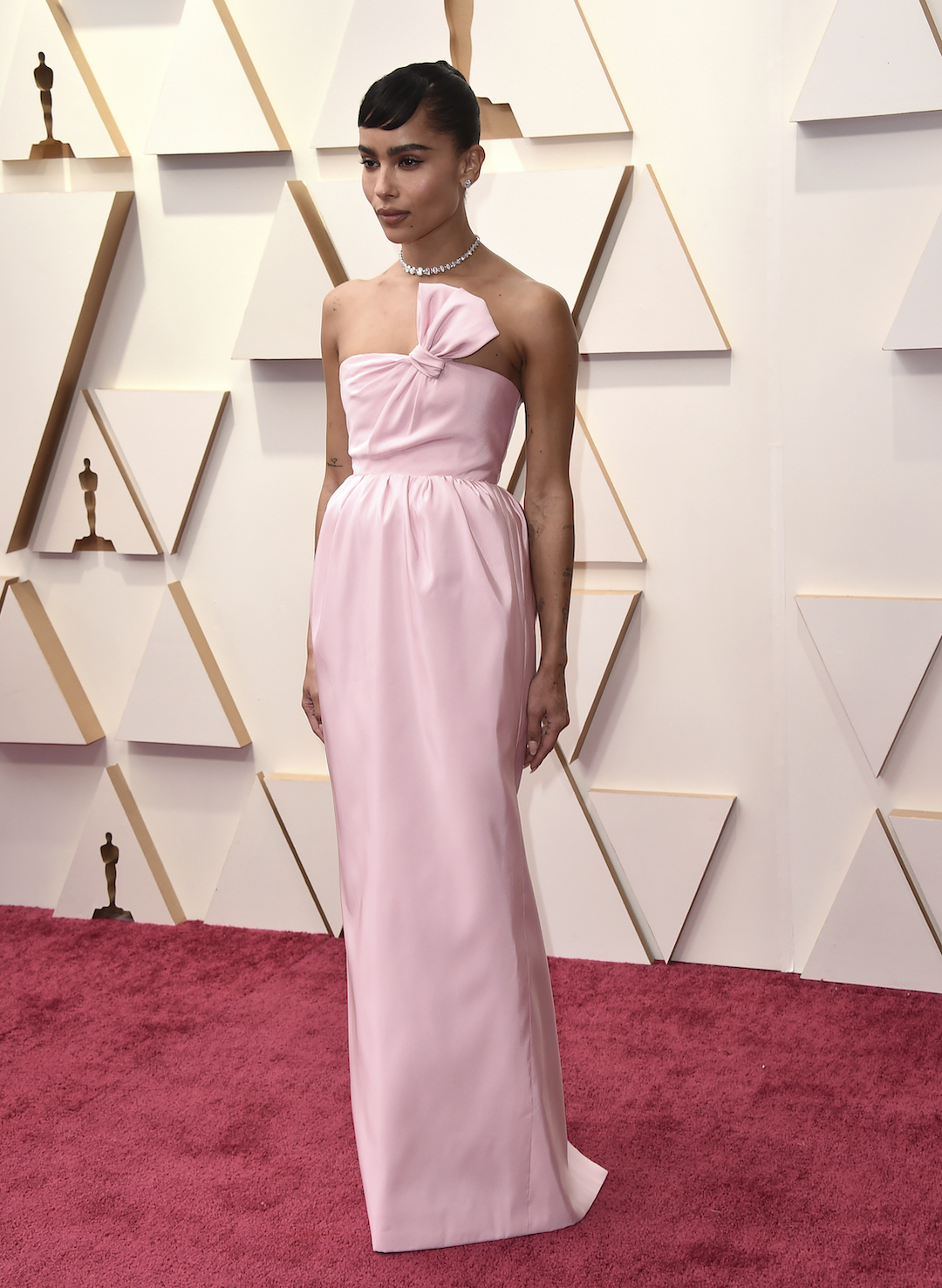 Thảm đỏ Oscar 2022: Kristen Stewart diện quần đùi, “bạn gái Người Nhện” lộng lẫy chiếm “spotlight”