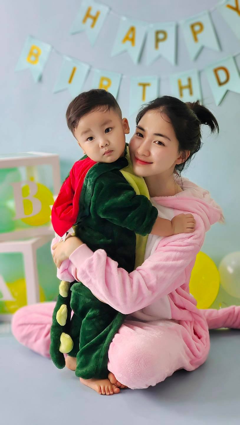 Hòa Minzy truyền kinh nghiệm sinh con cho Minh Tú, dặn đàn chị muốn có con phải báo trước 6 tháng - ảnh 1