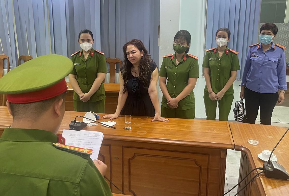 Con trai bà Phương Hằng bị kẻ xấu lợi dụng hình ảnh để câu view Con trai bà Phương Hằng bị kẻ xấu lợi dụng hình ảnh để câu view