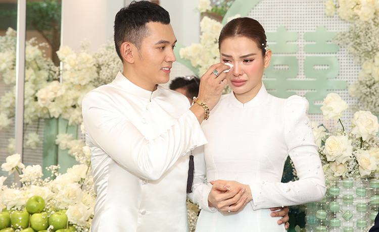 Cận cảnh nhan sắc con gái riêng của Phương Trinh Jolie công khai trong ngày kết hôn với Lý Bình