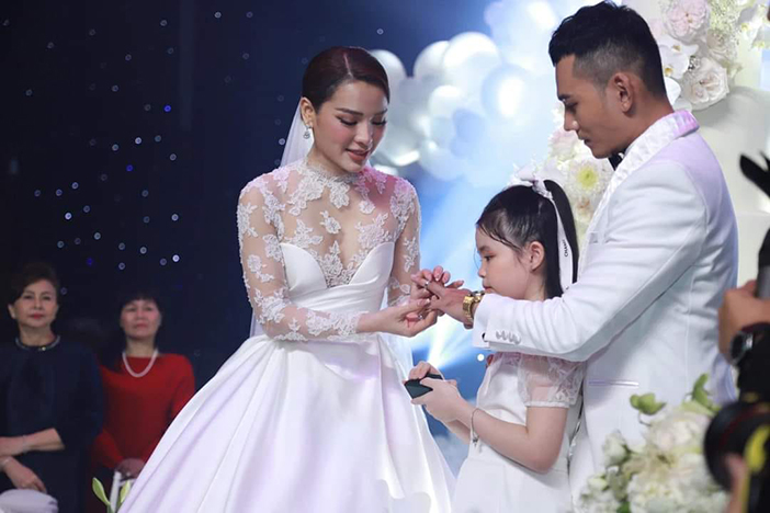 Cận cảnh nhan sắc con gái riêng của Phương Trinh Jolie công khai trong ngày kết hôn với Lý Bình - ảnh 3