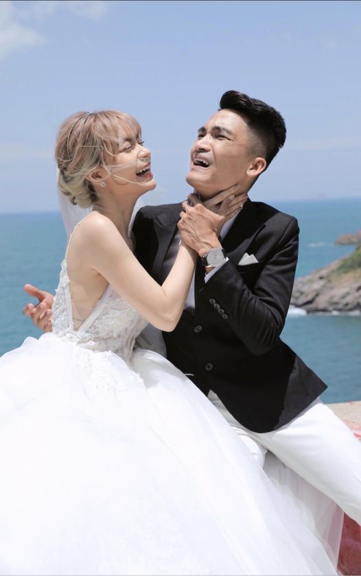 Chiêm ngưỡng loạt ảnh cưới hài hước của vợ chồng Mạc Văn Khoa, con gái 2 tuổi chiếm trọn spotlight