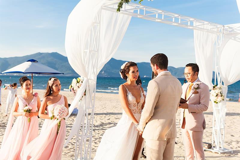 Sao Việt tổ chức đám cưới trên bãi biển: Nhi - Thắng chi gần 10 tỷ, Vân - Huy tinh tế thế này