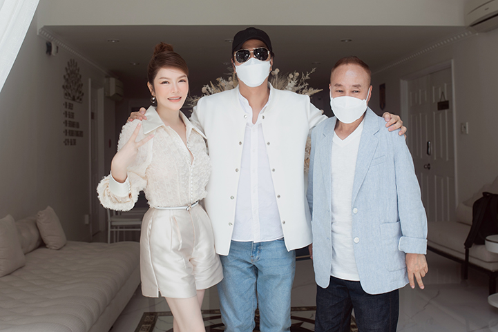 Ngôi sao “Giày Thủy Tinh” sang Việt Nam chúc mừng Lý Nhã Kỳ sắp ra phim, muốn ăn thử món gỏi cuốn Việt Nam Ngôi sao “Giày Thủy Tinh” sang Việt Nam chúc mừng Lý Nhã Kỳ sắp ra phim, muốn ăn thử món gỏi cuốn Việt Nam