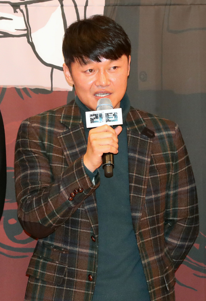 Đạo diễn Joo Dong Min - người từng làm nên thành công của 3 phần 'Penthouse' cũng đảm nhận vị trí đạo diễn trong phim mới