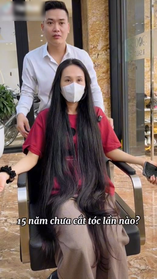 Cắt phăng mái tóc dài nuôi 15 năm để hiến tặng cho bệnh nhân ung thư, thợ tóc nhắn nhủ: Tâm em đẹp để kiểu tóc nào cũng đẹp