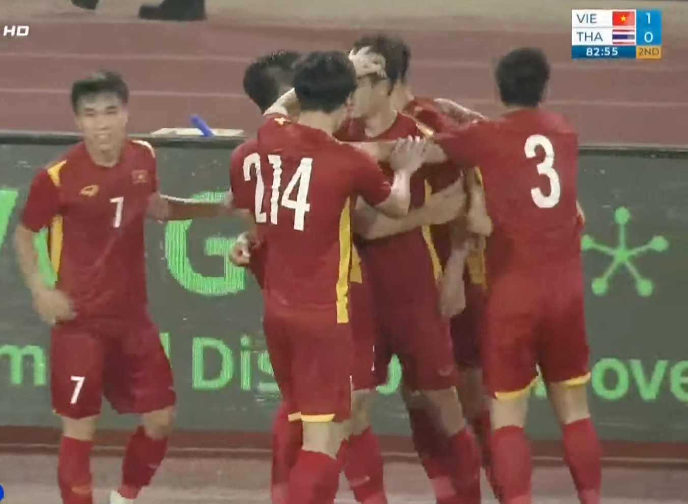 Sao Việt ăn mừng chiến thắng U23 Việt Nam: Người bật khóc vì xúc động, người lên đồ xuống đường thâu đêm - ảnh 1