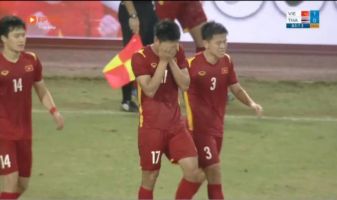 Mạnh Dũng bật khóc sau khi ghi bàn thắng duy nhất trong trận chung kết giúp bóng đá nam giành huy chương vàng tại SEA Games 31