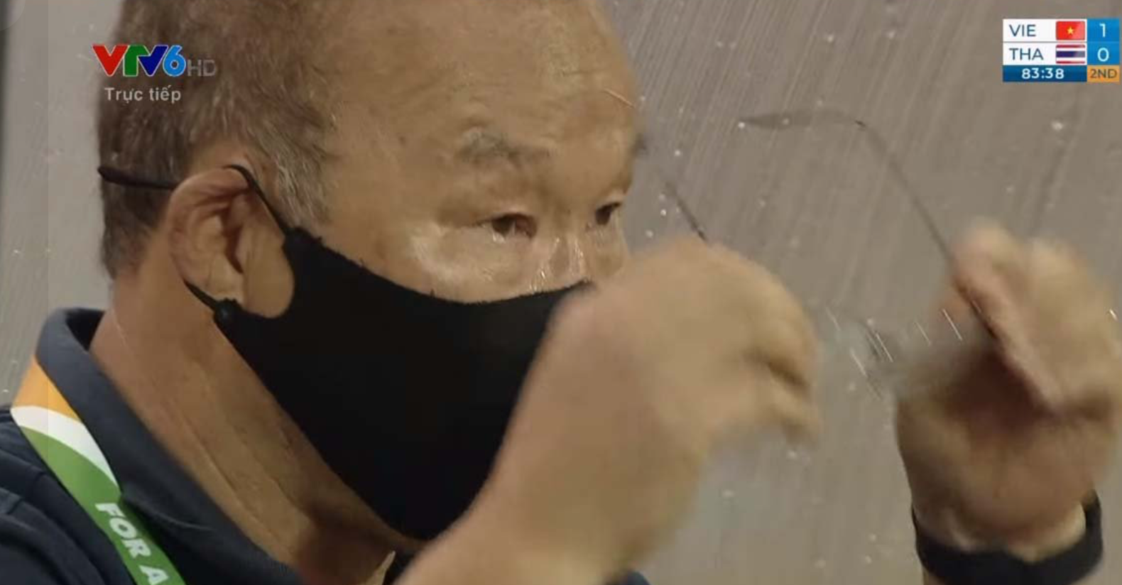 Những giọt nước mắt xúc động trên khuôn mặt chiến lược gia 64 tuổi trong lần cuối cùng dẫn dắt U23 Việt Nam