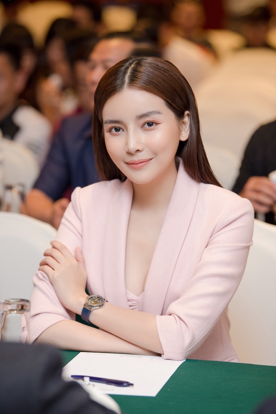 Cao Thái Hà là nữ diễn viên xinh đẹp của màn ảnh Việt. Một số vai diễn để lại ấn tượng trong phim như 'Hậu duệ mặt trời', 'Tiếng sét trong mưa', 'Kiều'...