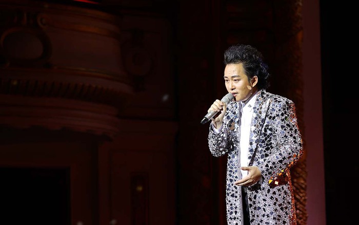 Tùng Dương cũng bị cho là hát ca khúc trong liveshow riêng mà chưa có sự cho phép của chính chủ