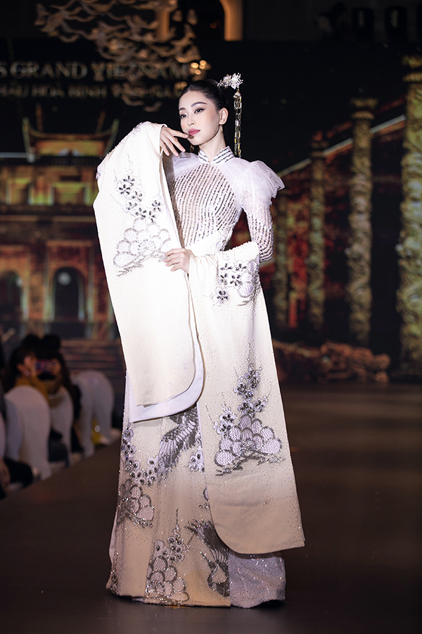 Màn chào sân hoành tráng của đại diện Miss Grand qua các thời kỳ, đọ sắc khét lẹt giữa Việt Nam và quốc tế