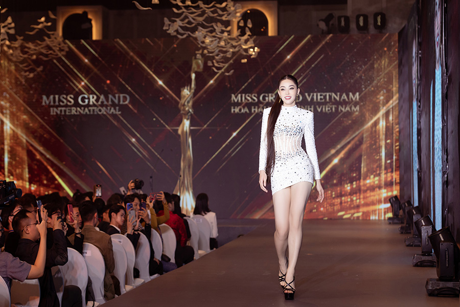 Màn chào sân hoành tráng của đại diện Miss Grand qua các thời kỳ, đọ sắc 'khét lẹt' giữa Việt Nam và quốc tế - ảnh 1