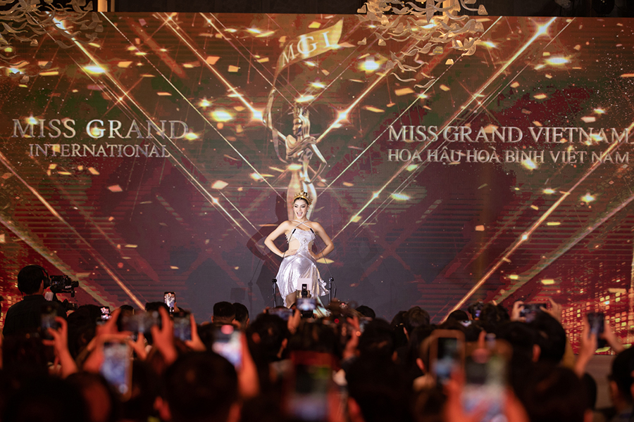 Màn chào sân hoành tráng của đại diện Miss Grand qua các thời kỳ, đọ sắc khét lẹt giữa Việt Nam và quốc tế