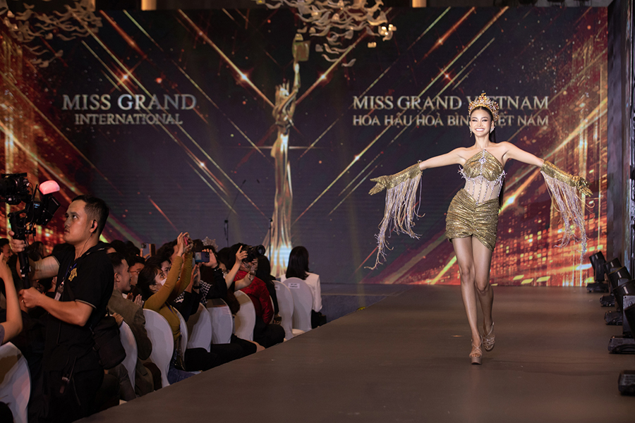 Miss Grand Thái Lan 2022 - Engfa Waraha