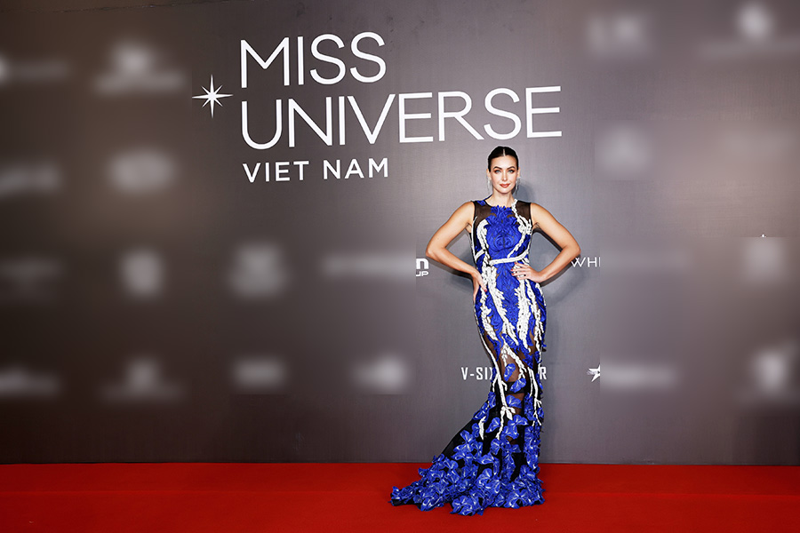Thảm đỏ Bán kết Hoa hậu Hoàn vũ Việt Nam 2022: Khánh Vân rạng ngời trong sắc đỏ, dàn siêu mẫu lên đồ chặt đẹp