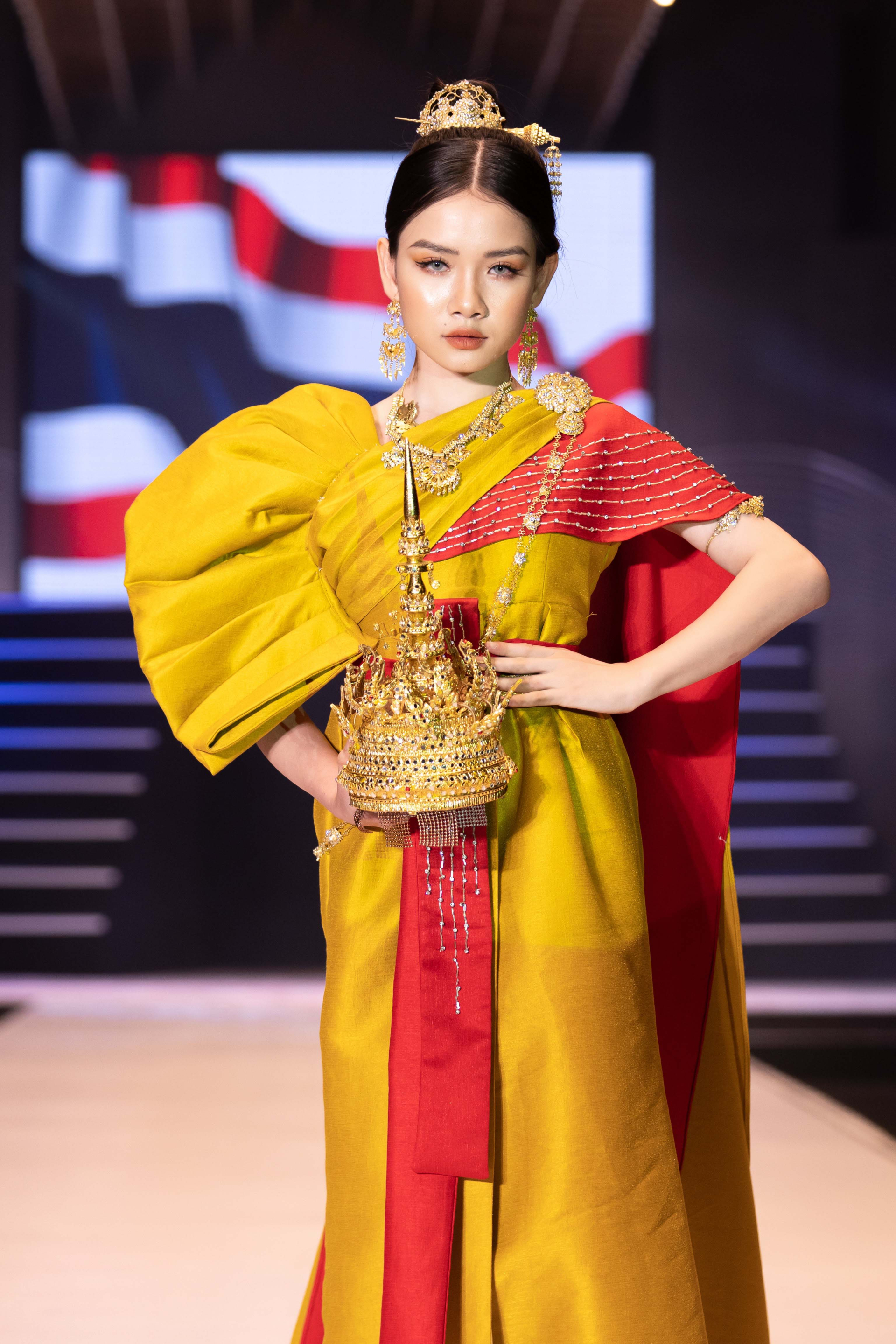 Mẫu nhí mở màn ấn tượng tại Đại hội Siêu mẫu nhí cùng trang phục lấy ý tưởng từ xứ sở chùa Vàng - ảnh 4