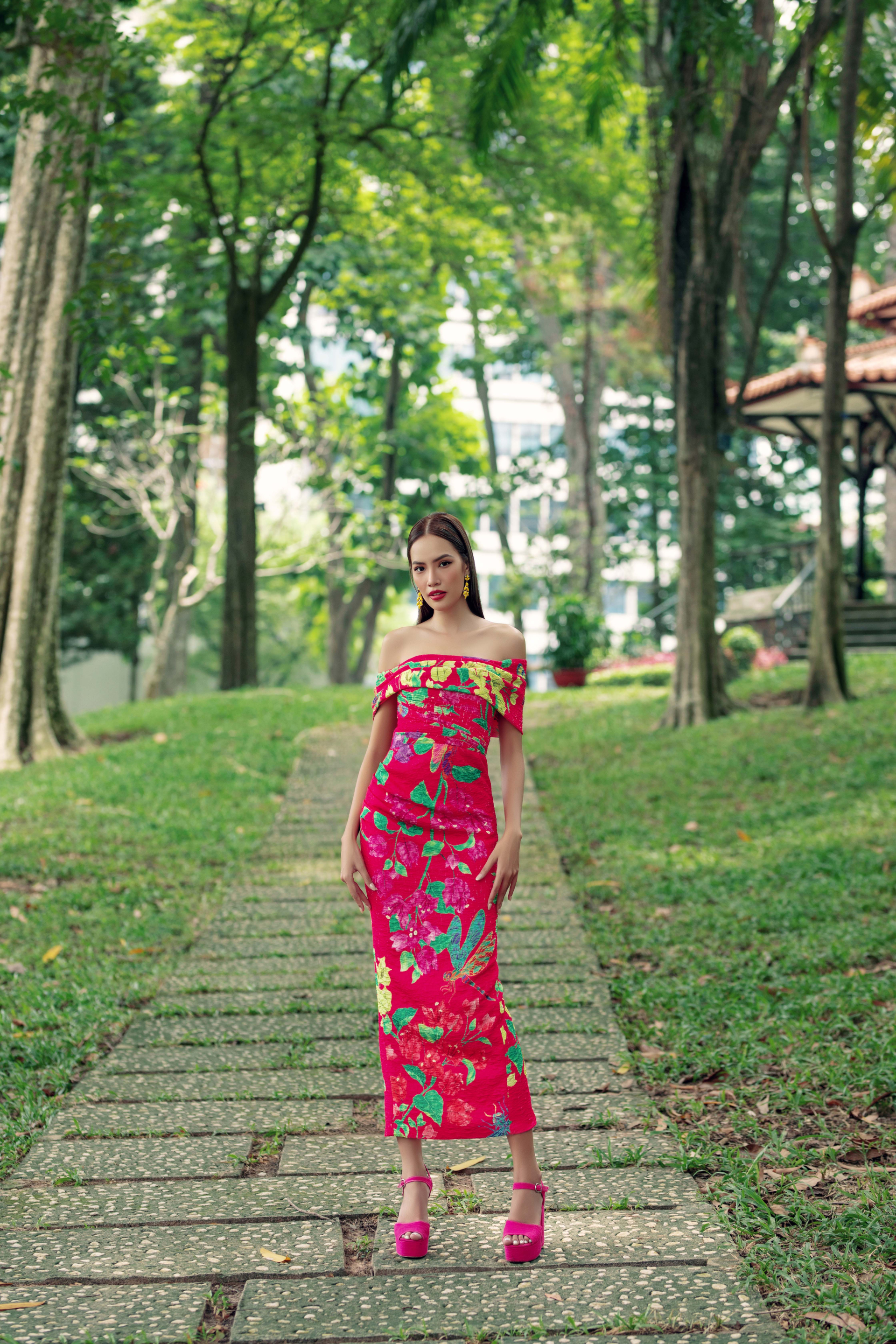 Top 5 Hương Ly & Hoàng Phương mặc váy VUNGOC&SON dạo phố - ảnh 8