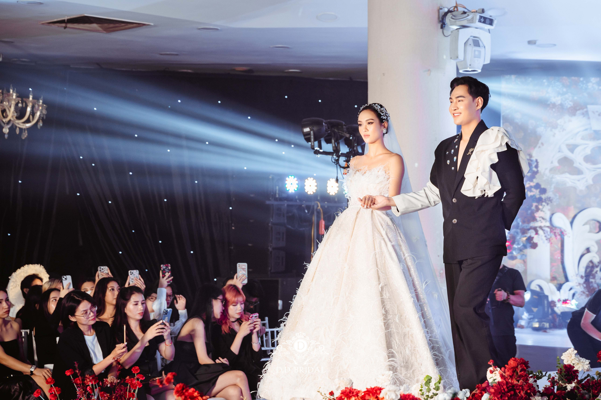 NTK Dung Dung ra mắt BST 'Ngọc Nữ' với hàng loạt váy - áo dài cưới  lộng lẫy như mơ - ảnh 5