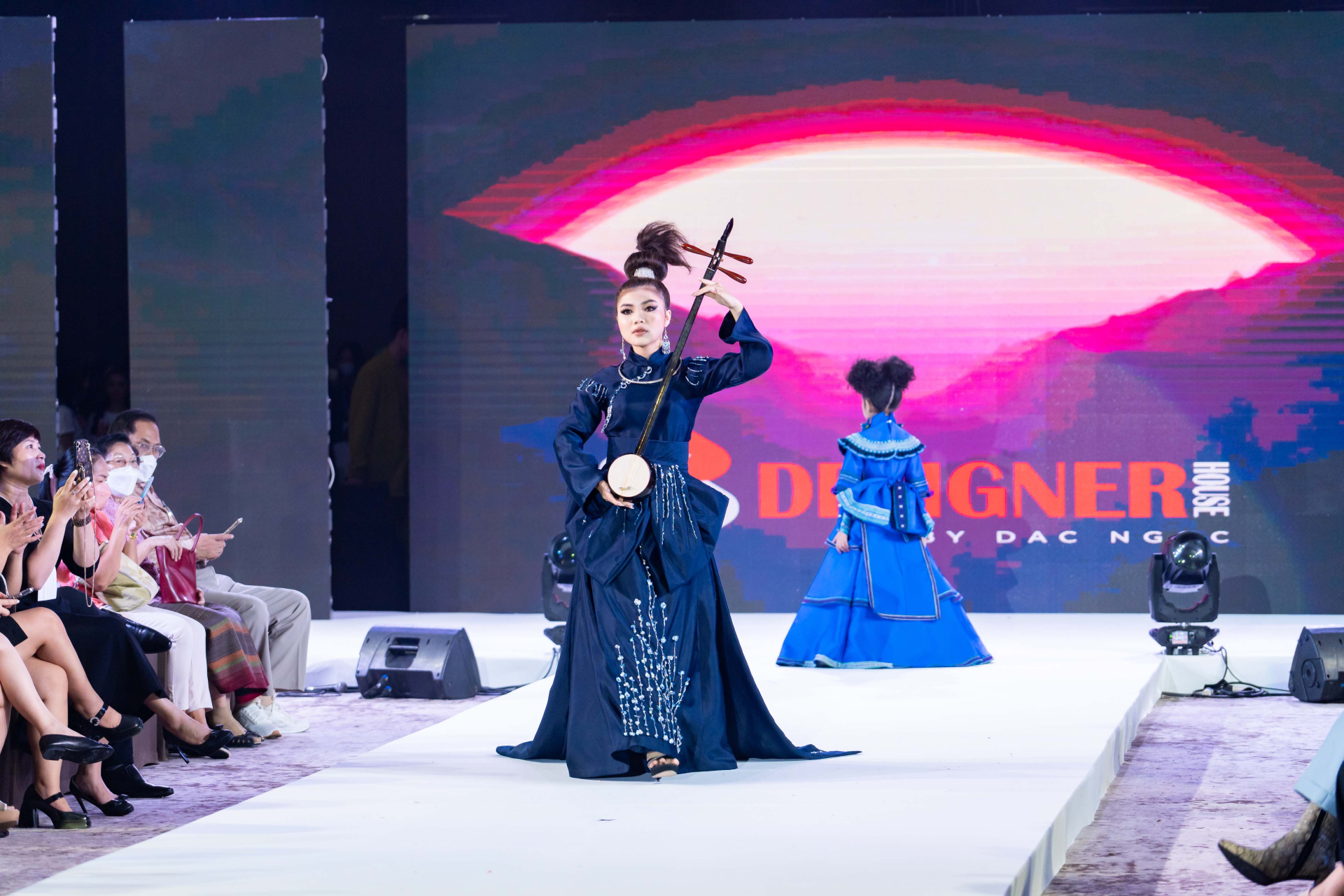 Mãn nhãn với BST mang đậm bản sắc Việt mở màn Bangkok Kids International Fashion Week 2022 - ảnh 4