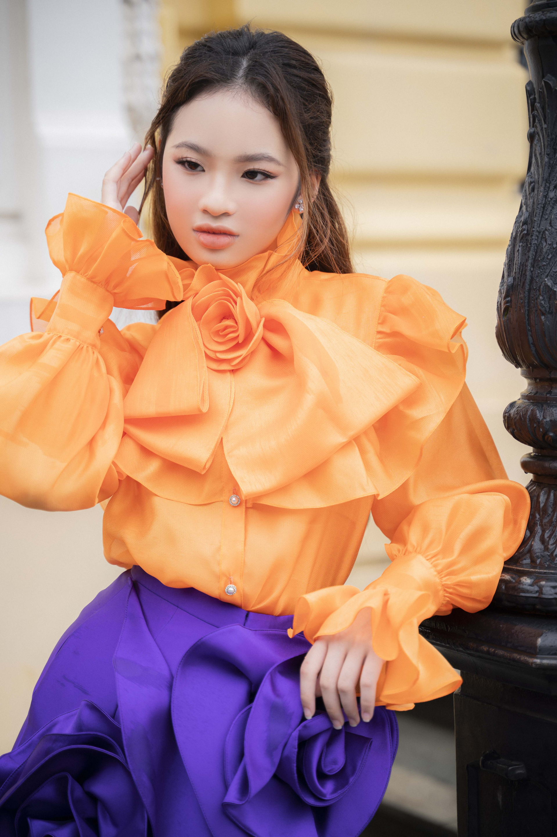 Mẫu nhí Bảo Hà “high fashion” với trang phục rực rỡ sắc màu của NTK Đỗ Mạnh Cường - ảnh 3