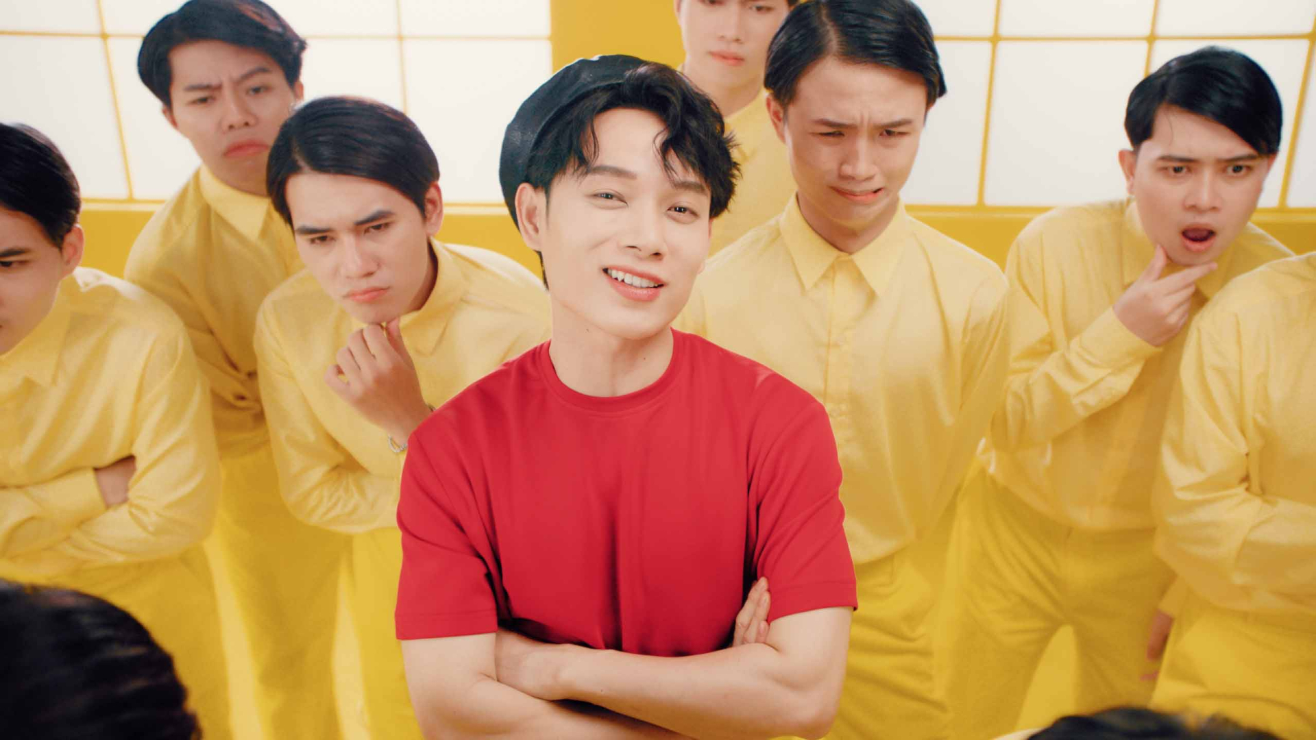 Bị gọi là 'ca sĩ lười', Trúc Nhân ra thêm MV thứ năm trong ba tháng - ảnh 2