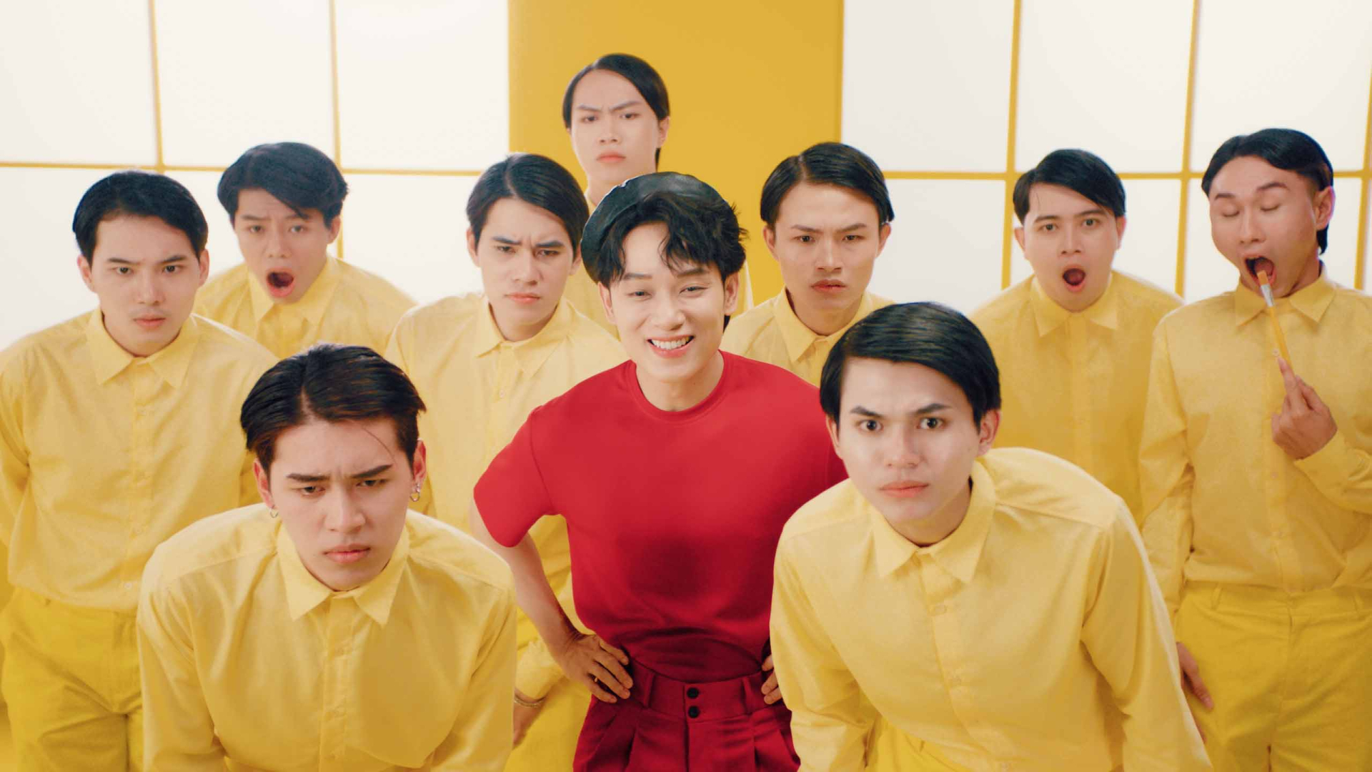 Bị gọi là 'ca sĩ lười', Trúc Nhân ra thêm MV thứ năm trong ba tháng - ảnh 3