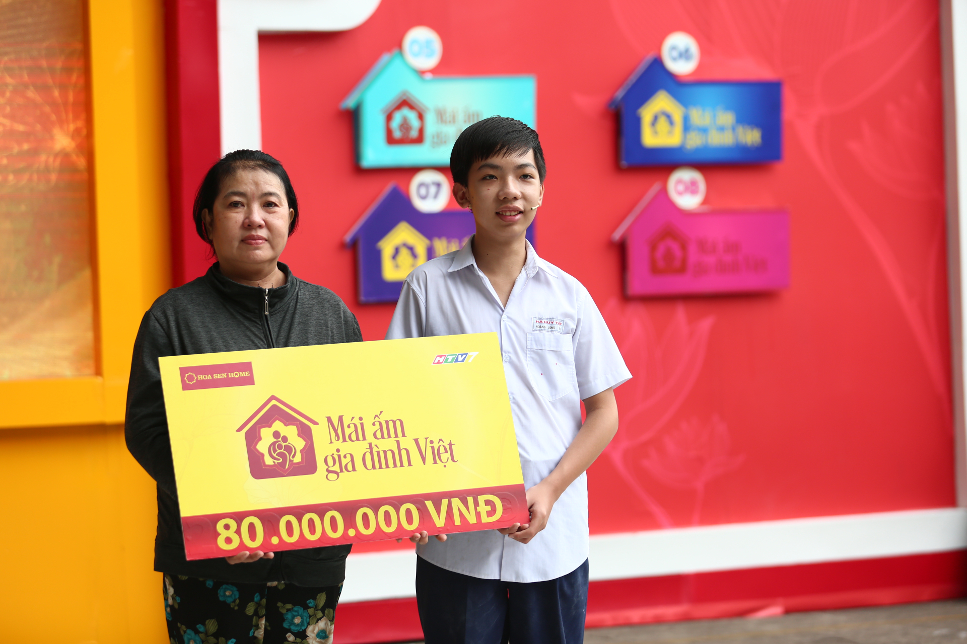 MC Quyền Linh, Quang Hà, Thanh Thanh Huyền bỏ tiền túi tặng người mẹ bị ung thư - ảnh 5