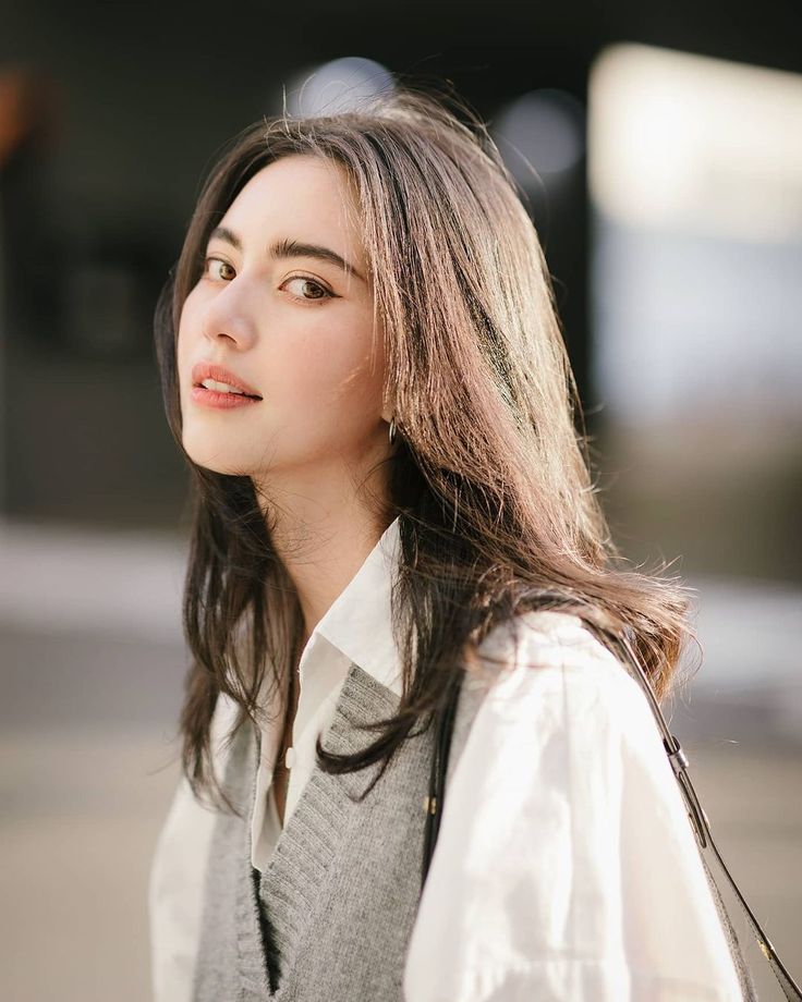 'Ma nữ đẹp nhất Thái Lan' sang Việt Nam diễn thời trang - ảnh 2