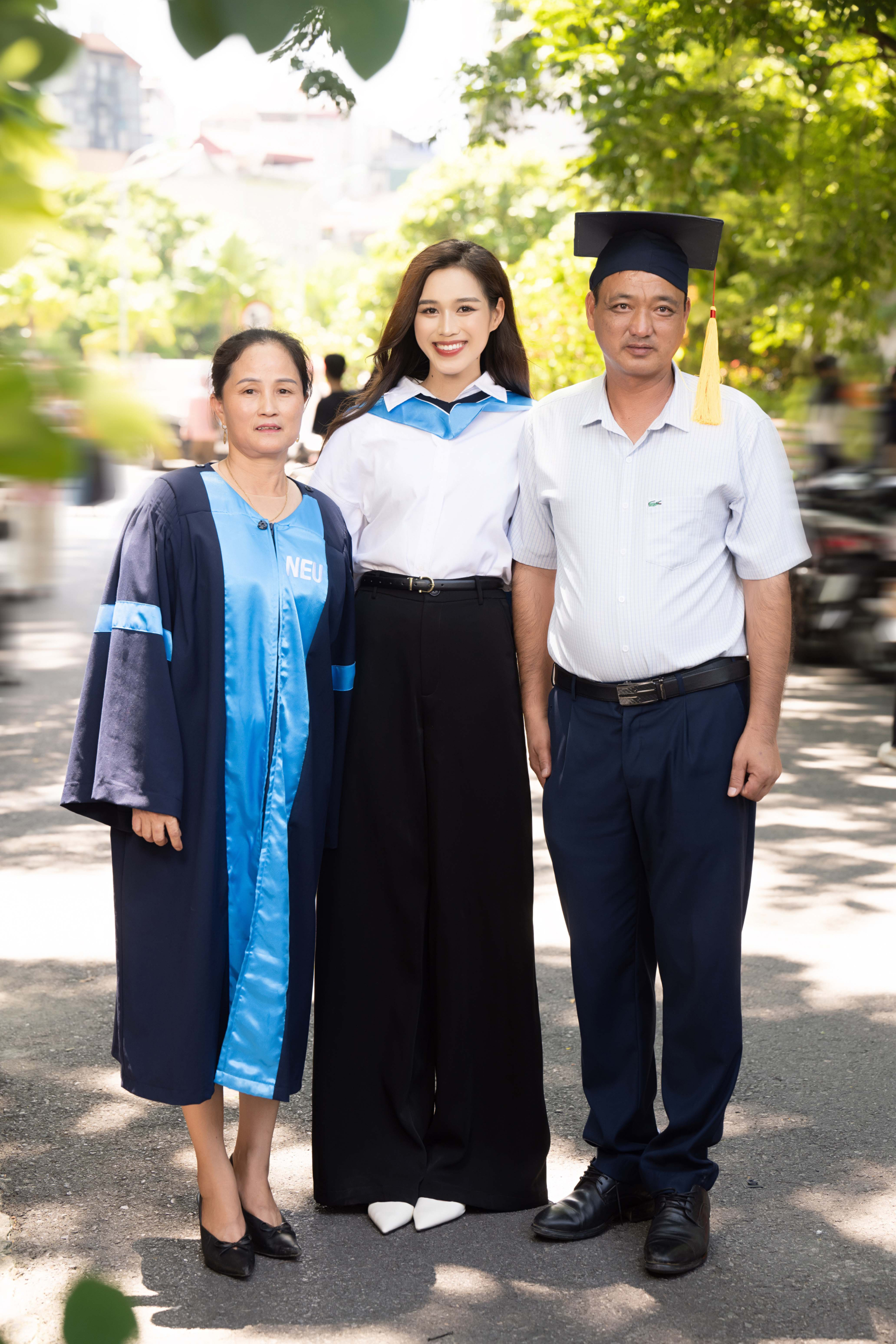 Hoa hậu Đỗ Hà cuốn hút trong ngày tốt nghiệp NEU, hào hứng chuẩn bị làm CEO ngành làm đẹp - ảnh 2