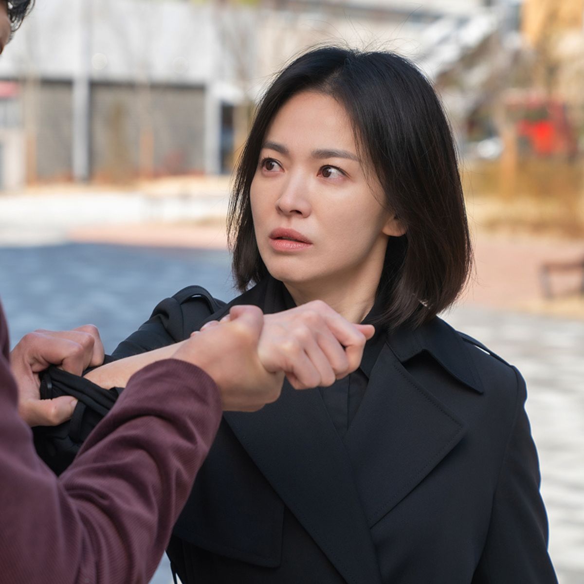 Khai thác chủ đề bạo lực, trả thù Vinh Quang Trong Thù Hận vẫn khéo léo lồng ghép tố “tiểu tam” qua nữ chính Moon Dong Eun (Song Hye Kyo đóng).
