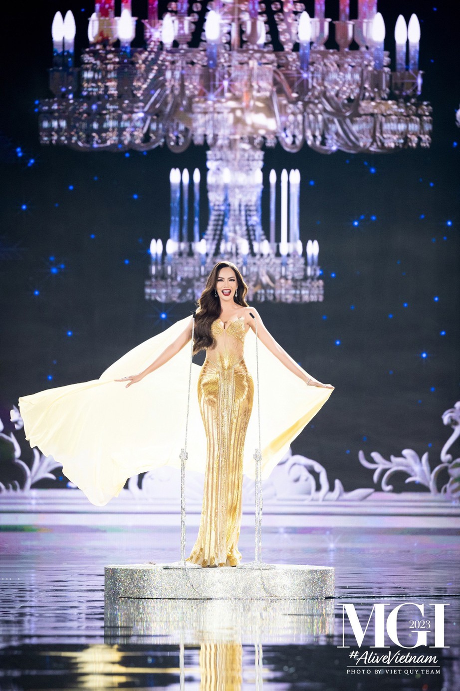 Lê Hoàng Phương với skill “thiên nga tung cánh” trong đêm bán kết Miss Grand International 2023 - ảnh 3