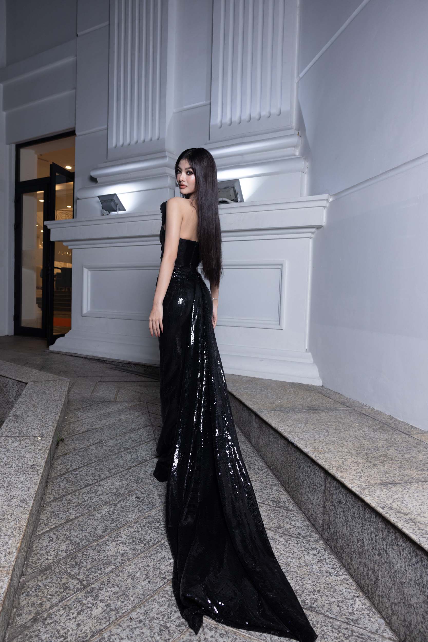 Á hậu Lona Kiều Loan nhận giải thưởng ca sĩ của năm sau hơn 1 năm debut - ảnh 2