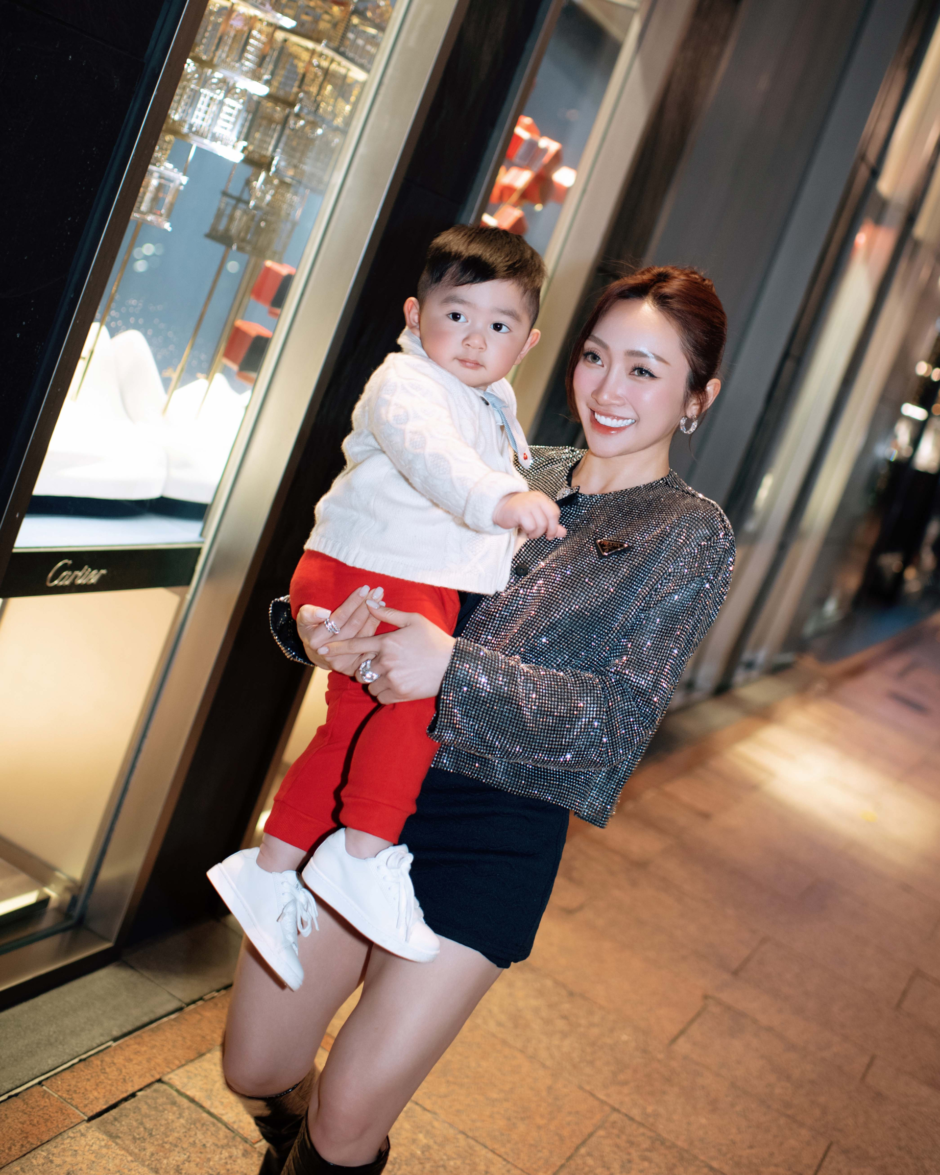 Vợ Chi Bảo dát đồ hiệu dạo chơi cùng chồng con ở Nhật - ảnh 6