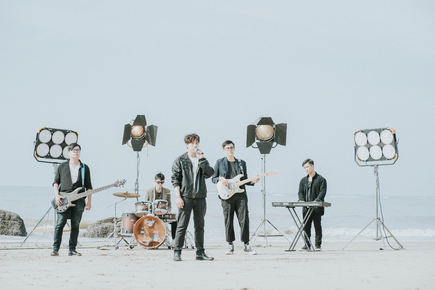 Hậu bản hit triệu view Bất Bình Thường, Bất Chấp, Whee! cho ra mắt MV one shot Ngày Tháng Năm - ảnh 1