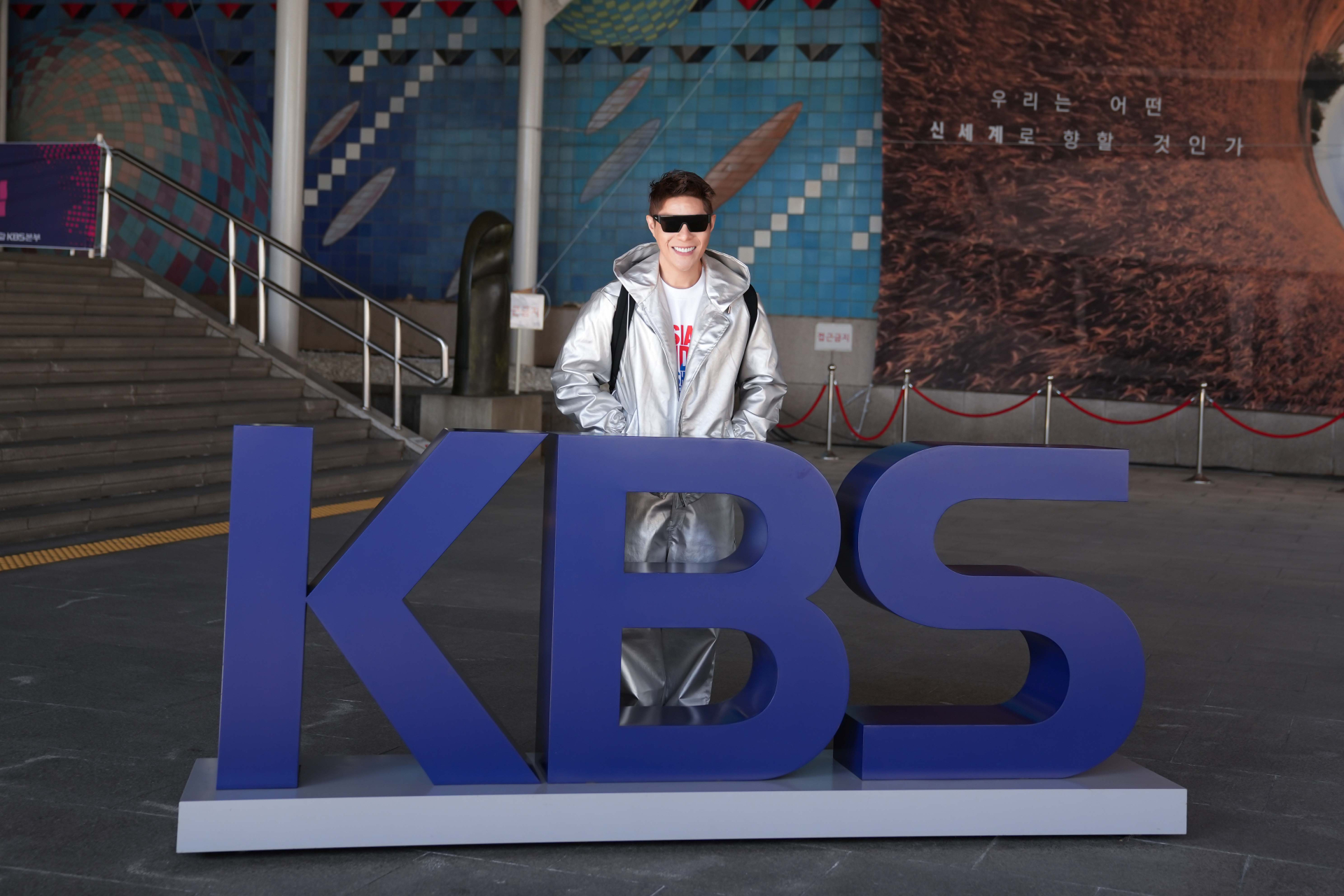 Đạo diễn Hưng Phúc được đài KBS mời sang Hàn Quốc phỏng vấn - ảnh 1
