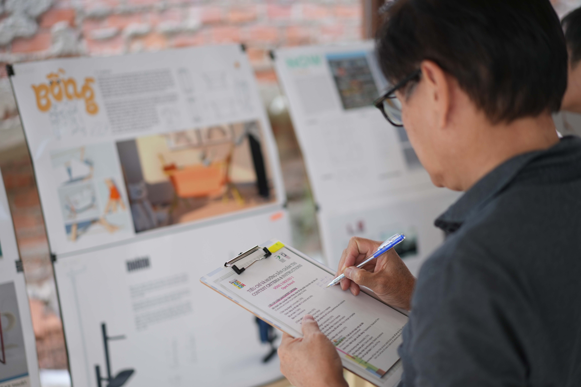 Top 25 Hoa Mai Design Award lộ diện: Hươu cao cổ, nghề nhuộm vải, cầu Thê Húc được “thổi hồn” vào sản phẩm nội thất - ảnh 3