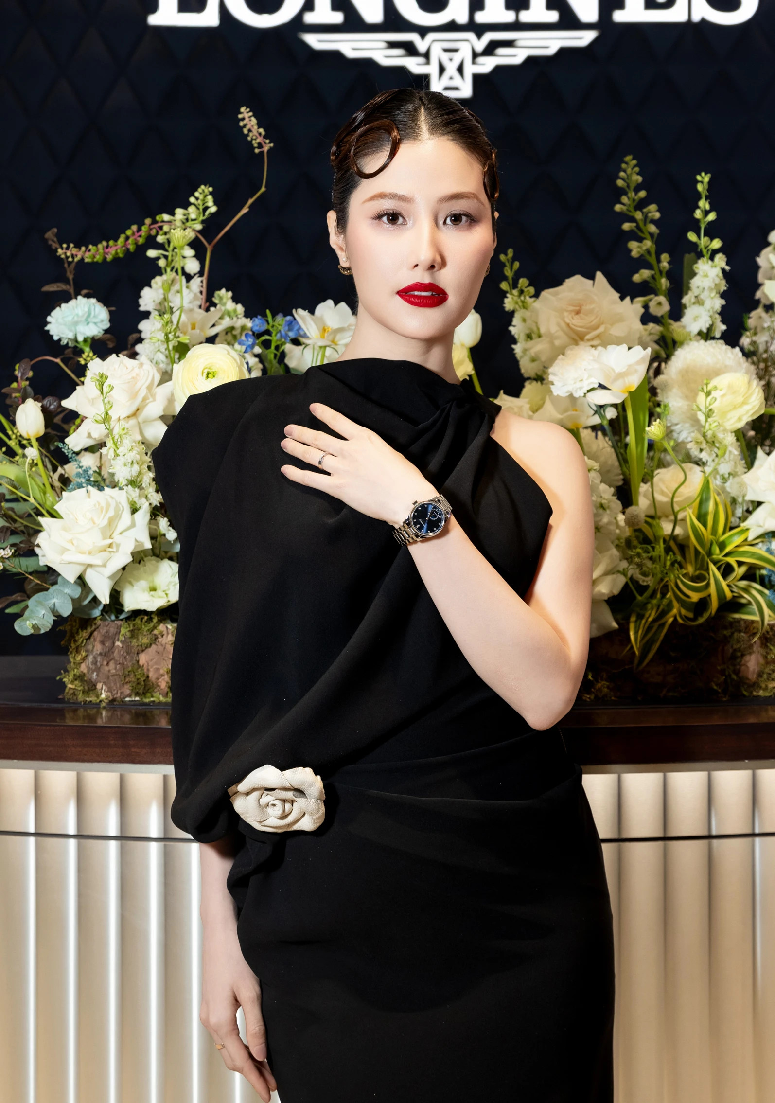 Hoa hậu Lương Thùy Linh khoe chân dài 1,22m, visual sáng bừng khi hội ngộ đàn chị Diễm My 9X - ảnh 6