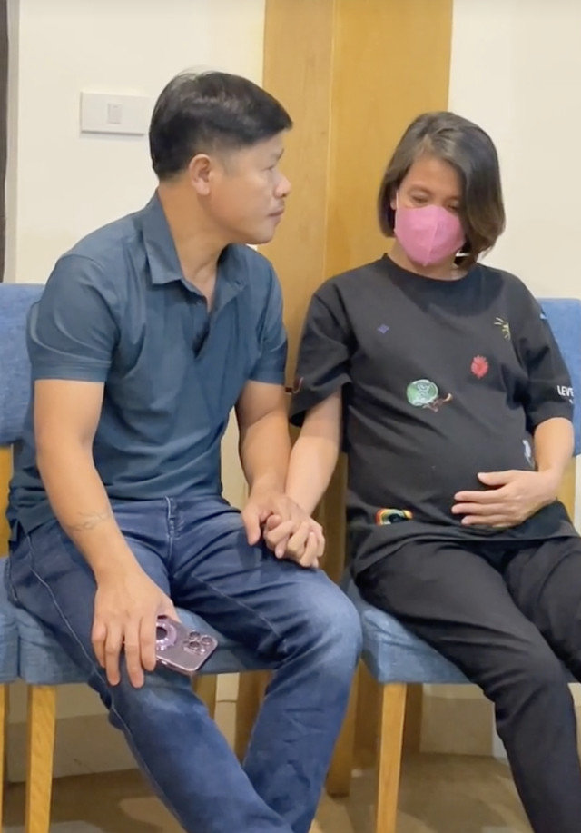 Cặp đôi U50 Hà Nội có con bằng IVF: Bố bỉm không ngần ngại đáp trả lời dè bỉu - ảnh 1