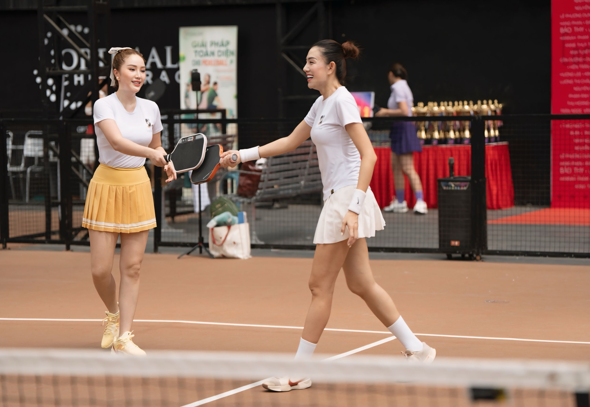 Bảo Thy kết hợp ăn ý cùng bạn thân tranh giải 'Pickleball Corset Chuẩn 2025' - ảnh 1