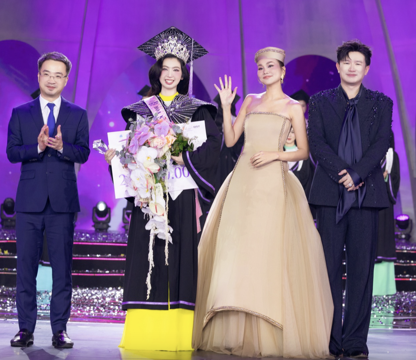 Sinh viên trường y đăng quang Hoa khôi Sinh viên Việt Nam 2024, netizen trầm trồ trước vương miện độc lạ - ảnh 6